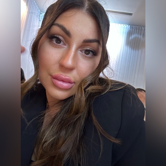 Meet your Posher, Alexia - Picture 8 of 8